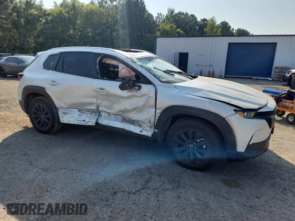 ✅ 2024 Mazda CX-50 S Premium • VIN: 7MMVABDM7RN185949 • Лот: 81394375. Опубликован ранее на Copart с пробегом 19 655 миль. Бесплатный доступ к архиву аукционных продаж из США и подробный отчёт об истории автомобиля на DreamBid. Изображение 4.