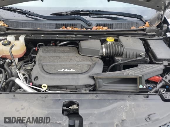 ✅ 2017 Chrysler Pacifica Touring L • VIN: 2C4RC1BG7HR759101 • Lot: 82096265. Wystawiony na Copart z przebiegiem Nie podano. Bezpłatny archiwum sprzedaży aukcyjnych z USA i szczegółowy raport historii pojazdu na DreamBid. Zdjęcie 12.