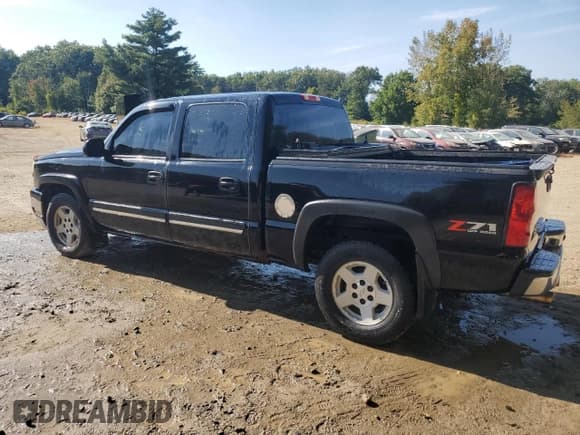 ✅ 2006 Chevrolet Silverado 1500 LT1 • VIN: 2GCEK13T061132412 • Лот: 71045684. Опубликован ранее на Copart с пробегом 179 719 миль. Бесплатный доступ к архиву аукционных продаж из США и подробный отчёт об истории автомобиля на DreamBid. Изображение 2.
