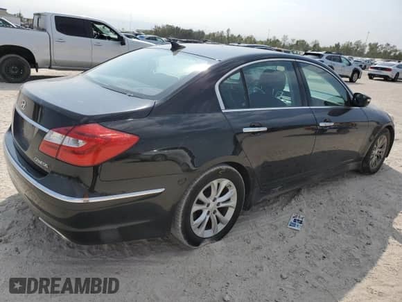 2013 Hyundai Genesis 3.8L z VIN KMHGC4DD1DU243014, wystawiony jako Copart lot #76516354 z przebiegiem 152 482 mil mil oraz Szkoda całkowita • Salvage title. Historia ofert i sprzedaży dostępna na DreamBid. Obrazek 3.