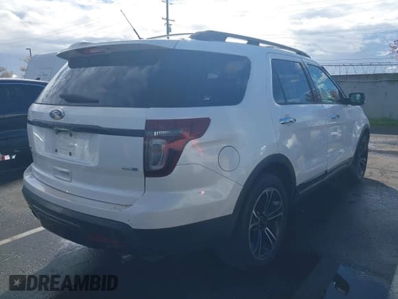 ✅ 2014 Ford Explorer Sport • VIN: 1FM5K8GT6EGA75486 • Lot: 43715694. Wystawiony na IAAI z przebiegiem Nie podano. Bezpłatny archiwum sprzedaży aukcyjnych z USA i szczegółowy raport historii pojazdu na DreamBid. Zdjęcie 4.