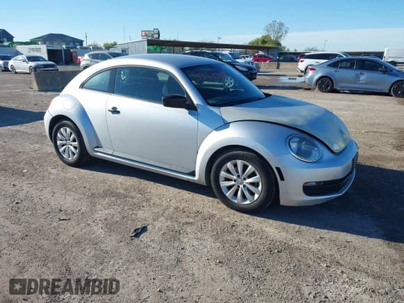 ✅ 2014 Volkswagen Beetle Entry • VIN: 3VWF17AT4EM643235 • Лот: 43790769. Опубликован ранее на IAAI с пробегом 122 875 миль. Бесплатный доступ к архиву аукционных продаж из США и подробный отчёт об истории автомобиля на DreamBid. Изображение 1.