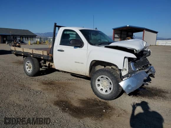 2014 Chevrolet Silverado 3500HD Work Truck z VIN 1GC0KZCG6EF105427, wystawiony jako Copart lot #69698044 z przebiegiem 92 811 mil mil oraz Szkoda całkowita • Salvage title. Historia ofert i sprzedaży dostępna na DreamBid. Obrazek 4.