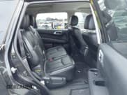 ✅ 2017 Nissan Pathfinder Platinum • VIN: 5N1DR2MM0HC605111 • Lot: 43492145. Wystawiony na IAAI z przebiegiem 79 720 mil. Bezpłatny archiwum sprzedaży aukcyjnych z USA i szczegółowy raport historii pojazdu na DreamBid. Zdjęcie 8.