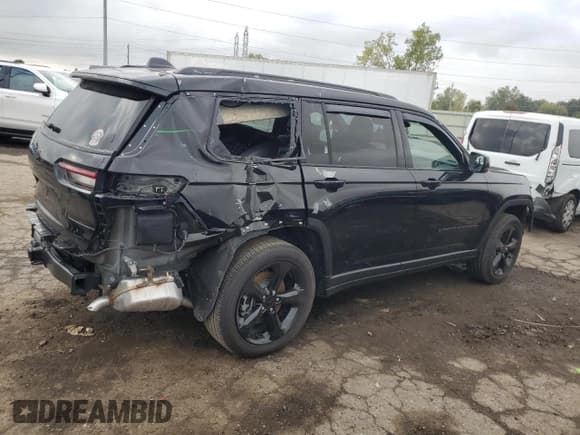 ✅ 2025 Jeep Grand Cherokee Laredo • VIN: 1C4RJKAG7S8675201 • Lot: 82066365. Wystawiony na Copart z przebiegiem 4 894 mil. Bezpłatny archiwum sprzedaży aukcyjnych z USA i szczegółowy raport historii pojazdu na DreamBid. Zdjęcie 3.