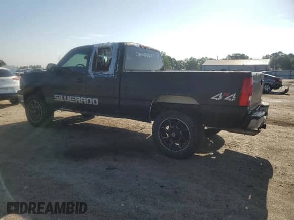 ✅ 2005 Chevrolet Silverado 1500 LS • VIN: 1GCEK19V45E151261 • Lot: 61556275. Wystawiony na Copart z przebiegiem 329 943 mil mil. Skorzystaj z bezpłatnego archiwum sprzedaży aukcyjnych z USA i zobacz szczegółowy raport historii pojazdu na DreamBid. Zdjęcie 2.