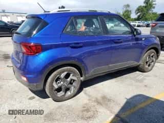 2024 Hyundai Venue SEL z VIN KMHRC8A39RU323213, wystawiony jako Copart lot #67028904 z przebiegiem 4 660 mil mil oraz Szkoda całkowita • Salvage title. Historia ofert i sprzedaży dostępna na DreamBid. Obrazek 3.