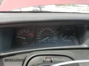 ✅ 1994 Lincoln Mark VIII • VIN: 1LNLM91V6RY668976 • Lot: 56797825. Wystawiony na Copart z przebiegiem 83 642 mil. Bezpłatny archiwum sprzedaży aukcyjnych z USA i szczegółowy raport historii pojazdu na DreamBid. Zdjęcie 9.