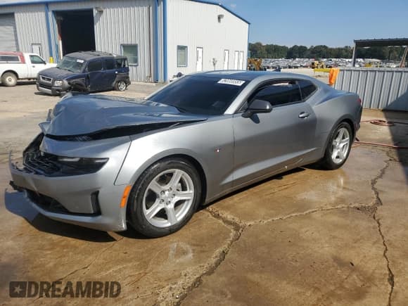 ✅ 2023 Chevrolet Camaro 1LT • VIN: 1G1FB1RX9P0159483 • Лот: 82066955. Опубликован ранее на Copart с пробегом 24 419 миль. Бесплатный доступ к архиву аукционных продаж из США и подробный отчёт об истории автомобиля на DreamBid. Изображение 1.