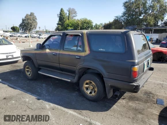 ✅ 1991 Toyota 4Runner • VIN: JT3VN29V6M0008812 • Lot: 71870464. Wystawiony na Copart z przebiegiem 241 483 mil. Bezpłatny archiwum sprzedaży aukcyjnych z USA i szczegółowy raport historii pojazdu na DreamBid. Zdjęcie 2.