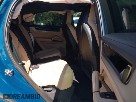 ✅ 2025 Porsche Cayenne • VIN: WP1BA2AY4SDA31364 • Lot: 43304610. Wystawiony na IAAI z przebiegiem 5 121 mil. Bezpłatny archiwum sprzedaży aukcyjnych z USA i szczegółowy raport historii pojazdu na DreamBid. Zdjęcie 8.