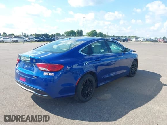 ✅ 2015 Chrysler 200 Limited • VIN: 1C3CCCAB5FN709495 • Lot: 43014888. Wystawiony na IAAI z przebiegiem 106 651 mil. Bezpłatny archiwum sprzedaży aukcyjnych z USA i szczegółowy raport historii pojazdu na DreamBid. Zdjęcie 4.