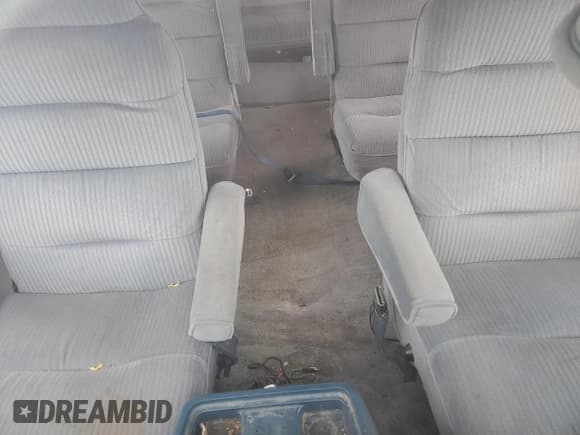 ✅ 1989 Chevrolet Chevy Van • VIN: 2GBEG25H9K4157306 • Lot: 82487555. Wystawiony na Copart z przebiegiem Nie podano. Bezpłatny archiwum sprzedaży aukcyjnych z USA i szczegółowy raport historii pojazdu na DreamBid. Zdjęcie 10.