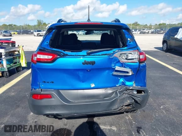 ✅ 2018 Jeep Cherokee Latitude • VIN: 1C4PJMCB2JD532702 • Lot: 42938995. Wystawiony na IAAI z przebiegiem 15 390 mil. Bezpłatny archiwum sprzedaży aukcyjnych z USA i szczegółowy raport historii pojazdu na DreamBid. Zdjęcie 6.