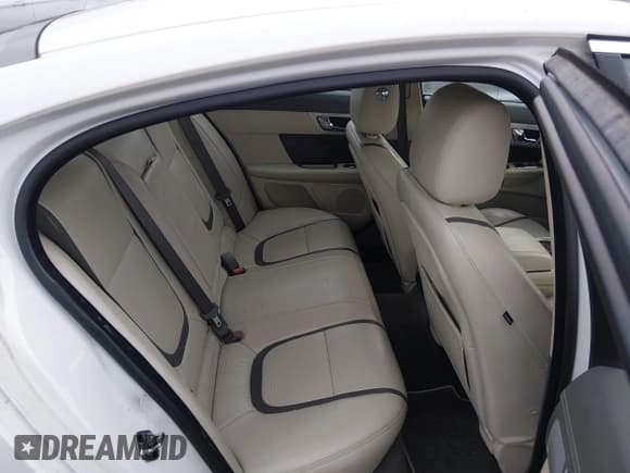 ✅ 2012 Jaguar XF Portfolio • VIN: SAJWA0HB9CLS40584 • Lot: 43791308. Wystawiony na IAAI z przebiegiem Nie podano. Bezpłatny archiwum sprzedaży aukcyjnych z USA i szczegółowy raport historii pojazdu na DreamBid. Zdjęcie 8.