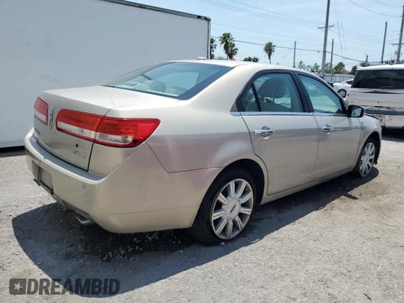 ✅ 2010 Lincoln MKZ • VIN: 3LNHL2GC0AR656881 • Lot: 57591735. Listed on Copart with 76,596 mi. Free auction sales archive from the USA and detailed vehicle history report at DreamBid. Image 3.