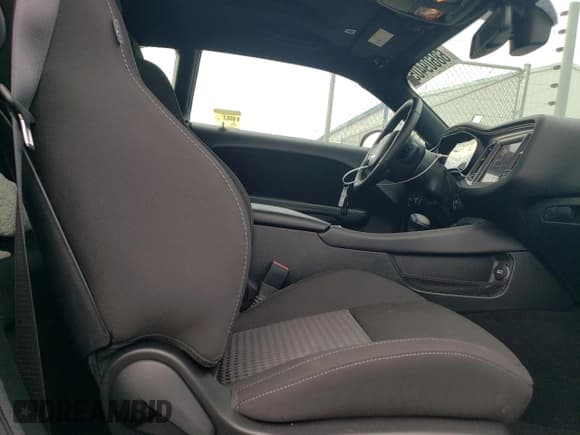 ✅ 2023 Dodge Challenger R/T • VIN: 2C3CDZBT2PH600915 • Lot: 68609405. Wystawiony na Copart z przebiegiem 13 702 mil. Bezpłatny archiwum sprzedaży aukcyjnych z USA i szczegółowy raport historii pojazdu na DreamBid. Zdjęcie 10.