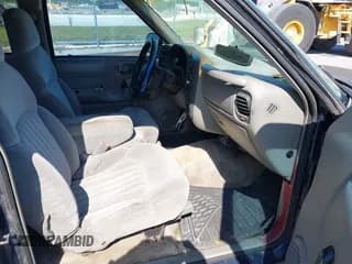 ✅ 2001 Chevrolet S-10 LS • VIN: 1GCCS19W018176716 • Лот: 42035325. Опубликован ранее на IAAI с пробегом 208 739 миль. Бесплатный доступ к архиву аукционных продаж из США и подробный отчёт об истории автомобиля на DreamBid. Изображение 5.