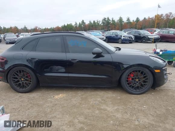 ✅ 2018 Porsche Macan GTS • VIN: WP1AG2A59JLB60351 • Lot: 43535091. Listed on IAAI with 88,828 mi. Free auction sales archive from the USA and detailed vehicle history report at DreamBid. Image 14.