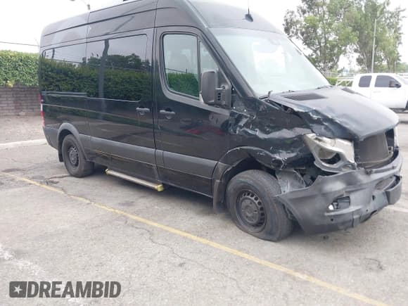 ✅ 2017 Mercedes-Benz Sprinter • VIN: WDZPE7CD9HP414002 • Lot: 42428191. Wystawiony na IAAI z przebiegiem 46 989 mil. Bezpłatny archiwum sprzedaży aukcyjnych z USA i szczegółowy raport historii pojazdu na DreamBid. Zdjęcie 1.