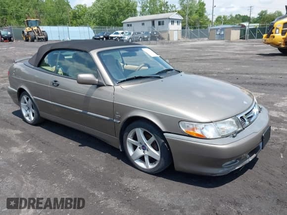 ✅ 2003 Saab 9-3 SE • VIN: YS3DF78KX37010795 • Lot: 42441244. Wystawiony na IAAI z przebiegiem 118 111 mil. Bezpłatny archiwum sprzedaży aukcyjnych z USA i szczegółowy raport historii pojazdu na DreamBid. Zdjęcie 1.