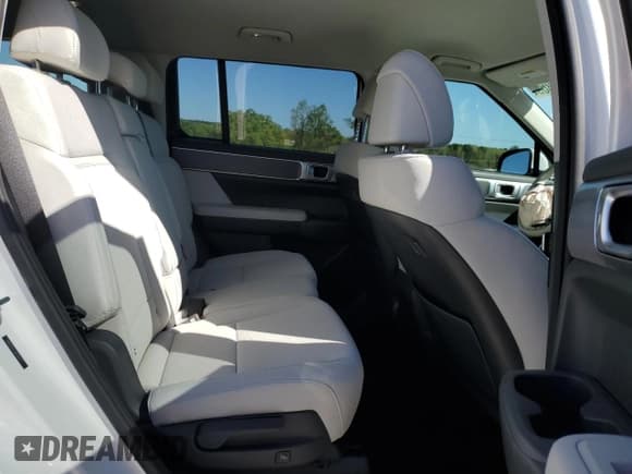 ✅ 2024 Hyundai Santa Fe SE • VIN: 5NMP14GL8RH067977 • Lot: 53100365. Listed on Copart with 4,777 mi. Free auction sales archive from the USA and detailed vehicle history report at DreamBid. Image 11.