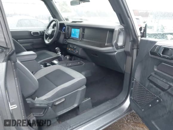 ✅ 2022 Ford Bronco • VIN: 1FMDE5AH2NLB02163 • Lot: 43746223. Wystawiony na IAAI z przebiegiem 34 728 mil. Bezpłatny archiwum sprzedaży aukcyjnych z USA i szczegółowy raport historii pojazdu na DreamBid. Zdjęcie 5.