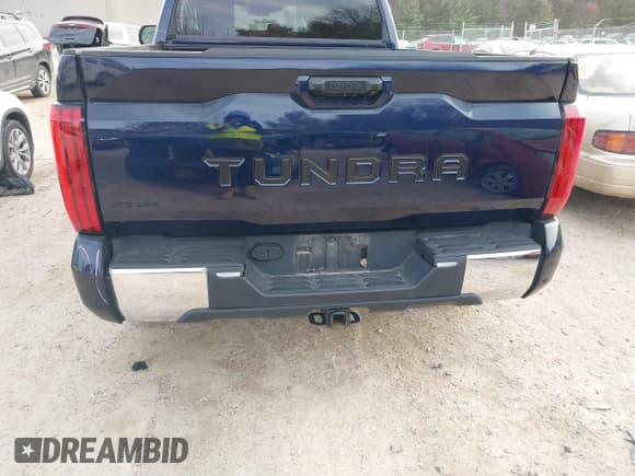 ✅ 2023 Toyota Tundra SR5 • VIN: 5TFLA5EC2PX019015 • Lot: 41449608. Wystawiony na IAAI z przebiegiem 21 944 mil. Bezpłatny archiwum sprzedaży aukcyjnych z USA i szczegółowy raport historii pojazdu na DreamBid. Zdjęcie 16.