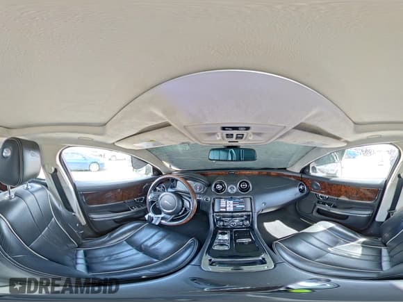 ✅ 2015 Jaguar XJ Portfolio • VIN: SAJWA2GZ7F8V90426 • Lot: 81521665. Wystawiony na Copart z przebiegiem 83 564 mil. Bezpłatny archiwum sprzedaży aukcyjnych z USA i szczegółowy raport historii pojazdu na DreamBid. Zdjęcie 14.