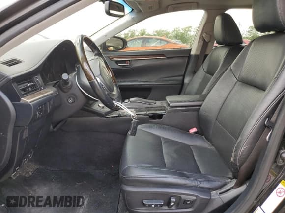 ✅ 2014 Lexus ES 330 • VIN: JTHBK1GG5E2147548 • Лот: 56115535. Опубликован ранее на Copart с пробегом 115 604 миль. Бесплатный доступ к архиву аукционных продаж из США и подробный отчёт об истории автомобиля на DreamBid. Изображение 7.