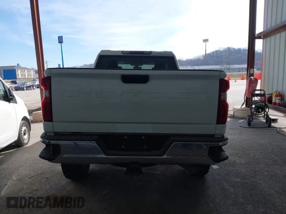 ✅ 2022 Chevrolet Silverado 2500HD Work Truck • VIN: 1GC2YLE73NF218219 • Lot: 41660179. Wystawiony na IAAI z przebiegiem 132 538 mil. Bezpłatny archiwum sprzedaży aukcyjnych z USA i szczegółowy raport historii pojazdu na DreamBid. Zdjęcie 17.