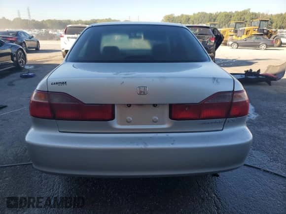 1998 Honda Accord LX z VIN 1HGCG5647WA082037, wystawiony jako Copart lot #84946085 z przebiegiem 156 715 mil mil oraz Szkoda całkowita • Salvage title. Historia ofert i sprzedaży dostępna na DreamBid. Obrazek 6.