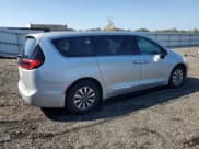 ✅ 2023 Chrysler Pacifica Hybrid Limited • VIN: 2C4RC1S73PR592377 • Lot: 81601845. Wystawiony na Copart z przebiegiem 62 225 mil. Bezpłatny archiwum sprzedaży aukcyjnych z USA i szczegółowy raport historii pojazdu na DreamBid. Zdjęcie 3.