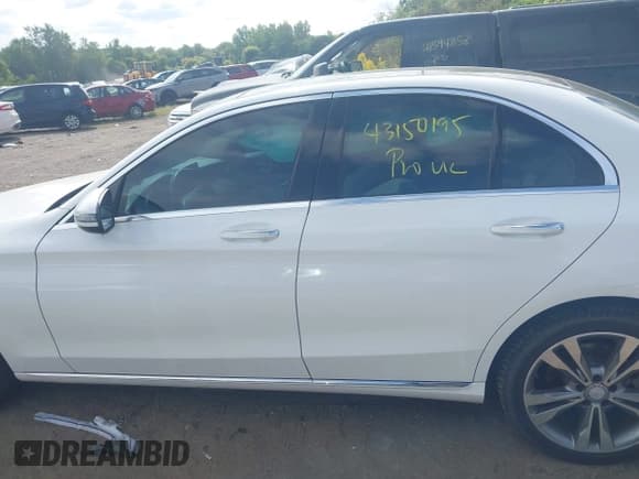 ✅ 2017 Mercedes-Benz C 300 • VIN: 55SWF4KB9HU182405 • Лот: 43150195. Опубликован ранее на IAAI с пробегом 149 498 миль. Бесплатный доступ к архиву аукционных продаж из США и подробный отчёт об истории автомобиля на DreamBid. Изображение 14.