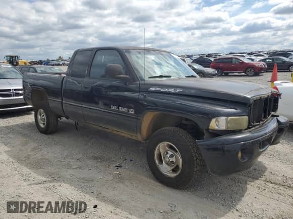 1999 Dodge 1500 z VIN 3B7HF13Z3XG156105, wystawiony jako Copart lot #71061384 z przebiegiem 267 990 mil mil oraz Szkoda całkowita • Salvage title. Historia ofert i sprzedaży dostępna na DreamBid. Obrazek 4.