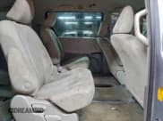 ✅ 2013 Toyota Sienna L • VIN: 5TDZK3DC3DS281334 • Лот: 94892005. Опубликован ранее на Copart с пробегом 264 714 миль. Бесплатный доступ к архиву аукционных продаж из США и подробный отчёт об истории автомобиля на DreamBid. Изображение 11.