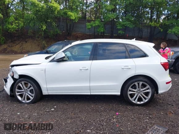 ✅ 2014 Audi SQ5 Prestige • VIN: WA1VGAFP2EA035727 • Lot: 42438597. Listed on IAAI with Not provided. Free auction sales archive from the USA and detailed vehicle history report at DreamBid. Image 14.