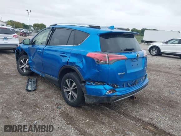 ✅ 2018 Toyota RAV4 XLE • VIN: JTMRFREV8JJ741992 • Лот: 43396927. Опубликован ранее на IAAI с пробегом 147 726 миль. Бесплатный доступ к архиву аукционных продаж из США и подробный отчёт об истории автомобиля на DreamBid. Изображение 3.