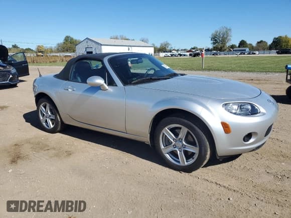✅ 2008 Mazda MX-5 Miata Grand Touring • VIN: JM1NC25F880153789 • Lot: 85858165. Listed on Copart with 31,235 mi. Free auction sales archive from the USA and detailed vehicle history report at DreamBid. Image 4.