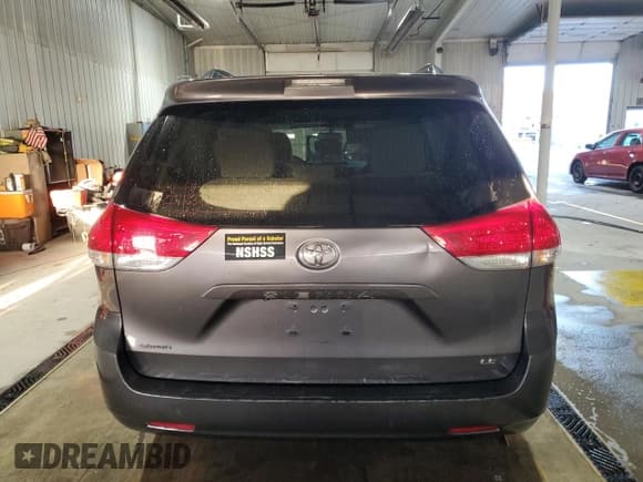 ✅ 2013 Toyota Sienna LE • VIN: 5TDKK3DC8DS378059 • Lot: 92311175. Wystawiony na Copart z przebiegiem 242 192 mil. Bezpłatny archiwum sprzedaży aukcyjnych z USA i szczegółowy raport historii pojazdu na DreamBid. Zdjęcie 6.