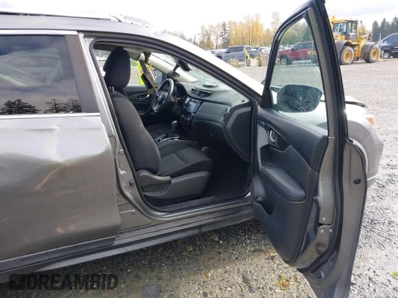 ✅ 2019 Nissan Rogue S • VIN: KNMAT2MV2KP530316 • Лот: 43635379. Опубликован ранее на IAAI с пробегом 82 726 миль. Бесплатный доступ к архиву аукционных продаж из США и подробный отчёт об истории автомобиля на DreamBid. Изображение 5.