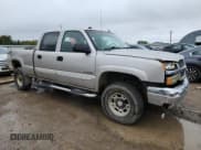 ✅ 2004 Chevrolet Silverado 2500HD LS • VIN: 1GCHK23U64F150771 • Lot: 87114365. Wystawiony na Copart z przebiegiem Nie podano. Bezpłatny archiwum sprzedaży aukcyjnych z USA i szczegółowy raport historii pojazdu na DreamBid. Zdjęcie 4.