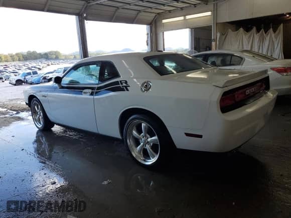 2010 Dodge Challenger R/T Classic z VIN 2B3CJ5DT1AH278481, wystawiony jako Copart lot #84398475 z przebiegiem 139 697 mil mil oraz Szkoda całkowita • Salvage title. Historia ofert i sprzedaży dostępna na DreamBid. Obrazek 2.