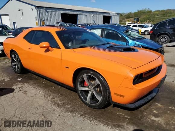 2014 Dodge Challenger R/T 100th Anniversary Appearance z VIN 2C3CDYBT7EH231394, wystawiony jako Copart lot #73204334 z przebiegiem 76 431 mil mil oraz Szkoda całkowita • Salvage title. Historia ofert i sprzedaży dostępna na DreamBid. Obrazek 4.