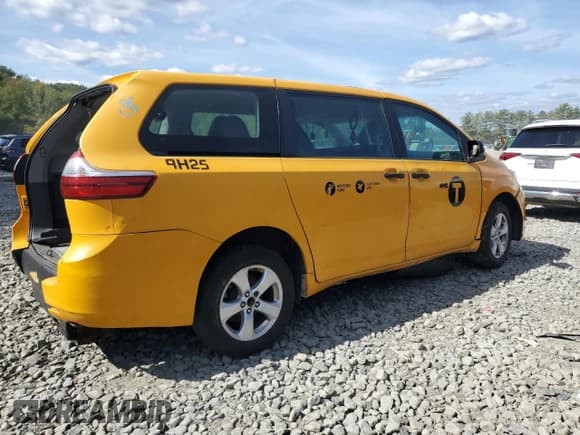 ✅ 2016 Toyota Sienna L • VIN: 5TDZK3DC2GS705008 • Lot: 85184275. Wystawiony na Copart z przebiegiem Nie podano. Bezpłatny archiwum sprzedaży aukcyjnych z USA i szczegółowy raport historii pojazdu na DreamBid. Zdjęcie 3.
