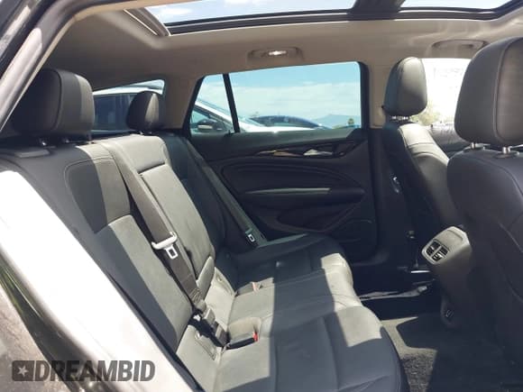 ✅ 2018 Buick Regal Essence • VIN: W04GV8SXXJ1088053 • Lot: 43018897. Wystawiony na IAAI z przebiegiem 102 687 mil. Bezpłatny archiwum sprzedaży aukcyjnych z USA i szczegółowy raport historii pojazdu na DreamBid. Zdjęcie 8.