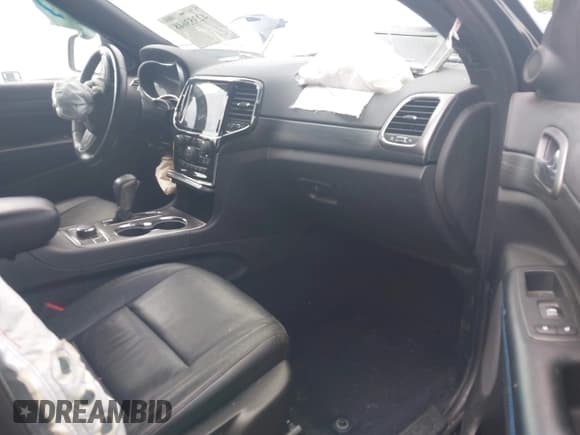 ✅ 2019 Jeep Grand Cherokee Upland • VIN: 1C4RJFAGXKC640365 • Lot: 42353648. Listed on IAAI with 104,343 mi. Free auction sales archive from the USA and detailed vehicle history report at DreamBid. Image 5.