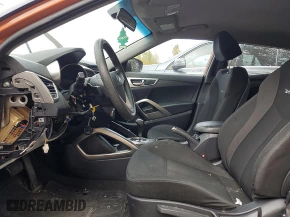 ✅ 2017 Hyundai Veloster • VIN: KMHTC6AD2HU306187 • Lot: 72230894. Wystawiony na Copart z przebiegiem 80 841 mil. Bezpłatny archiwum sprzedaży aukcyjnych z USA i szczegółowy raport historii pojazdu na DreamBid. Zdjęcie 7.