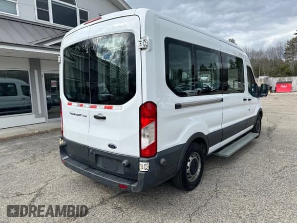 ✅ 2017 Ford Transit XL • VIN: 1FDZX2CM3HKA03113 • Lot: 51824525. Wystawiony na Copart z przebiegiem 286 987 mil. Bezpłatny archiwum sprzedaży aukcyjnych z USA i szczegółowy raport historii pojazdu na DreamBid. Zdjęcie 4.