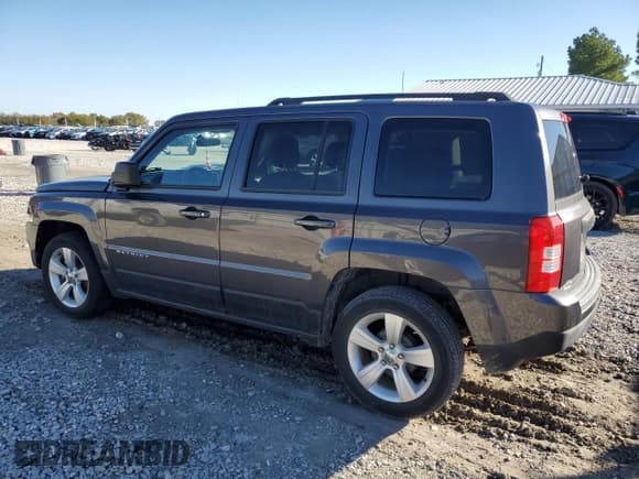 ✅ 2015 Jeep Patriot Latitude • VIN: 1C4NJPFA2FD397885 • Lot: 90947475. Listed on Copart with 155,880 mi. Free auction sales archive from the USA and detailed vehicle history report at DreamBid. Image 2.